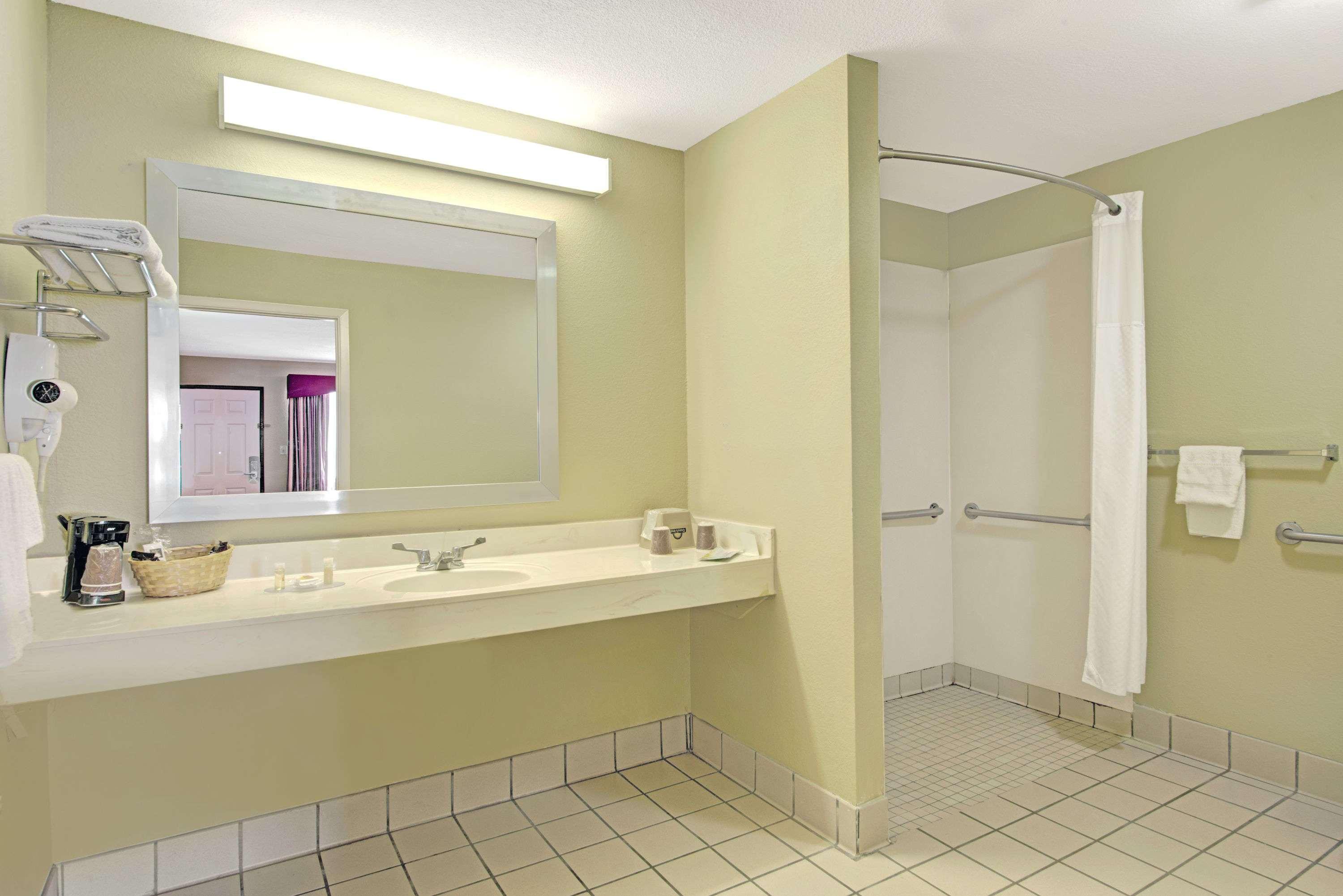 Days Inn By Wyndham San Antonio Near Fiesta Park Ngoại thất bức ảnh