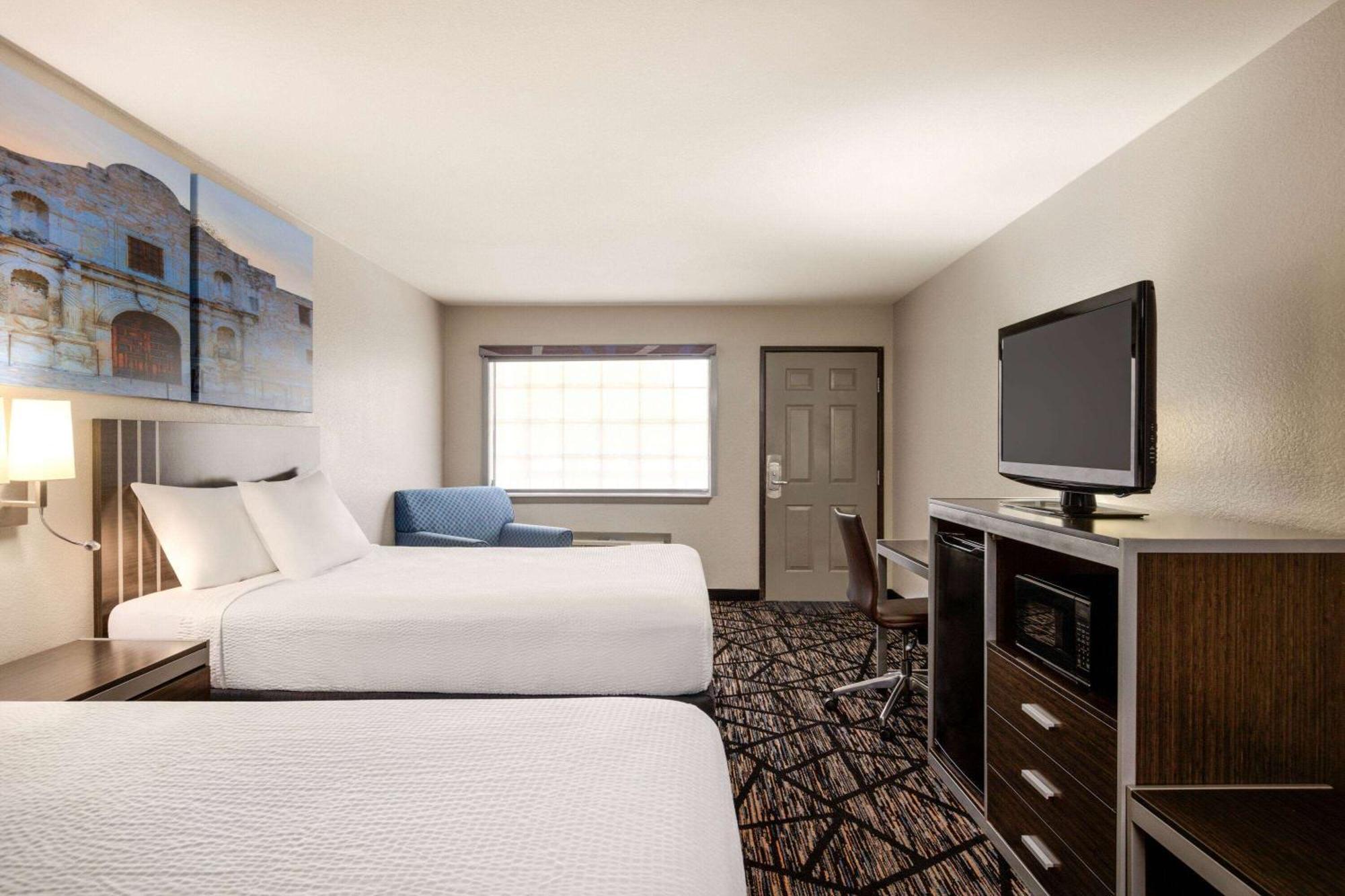 Days Inn By Wyndham San Antonio Near Fiesta Park Ngoại thất bức ảnh